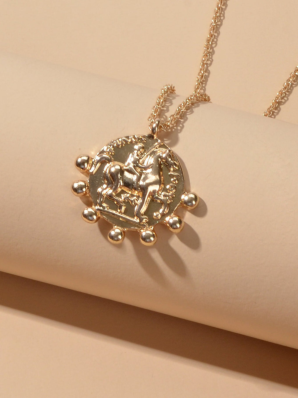 Gold Chain Carved Riding Horse Round Pendant Trendy Necklace Fashion Jewellery-3