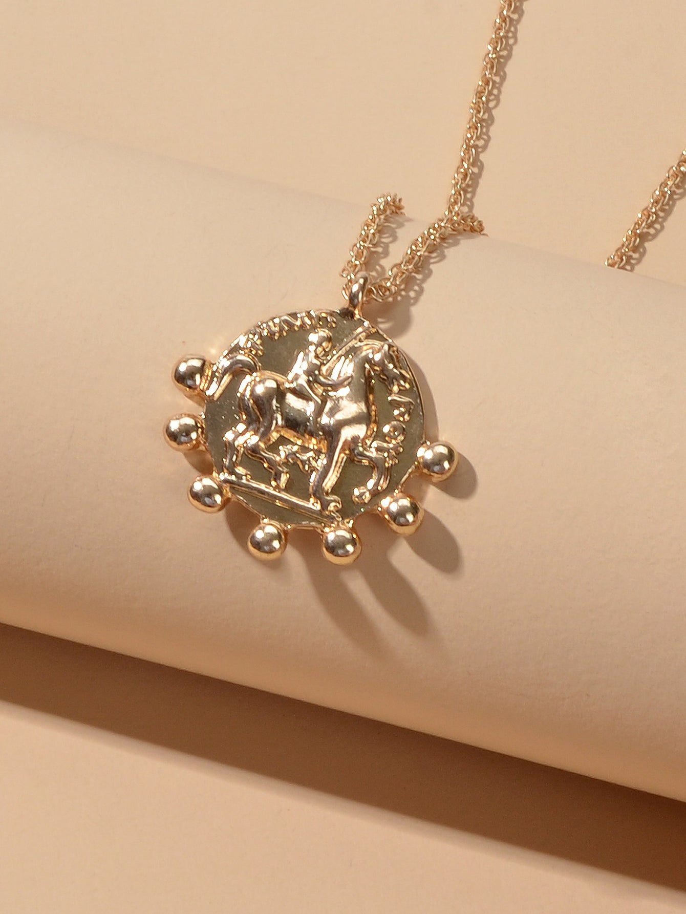 Gold Chain Carved Riding Horse Round Pendant Trendy Necklace Fashion Jewellery-3